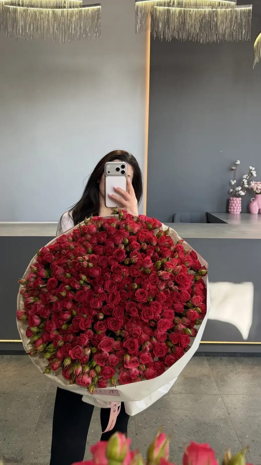Малинова кущова троянда