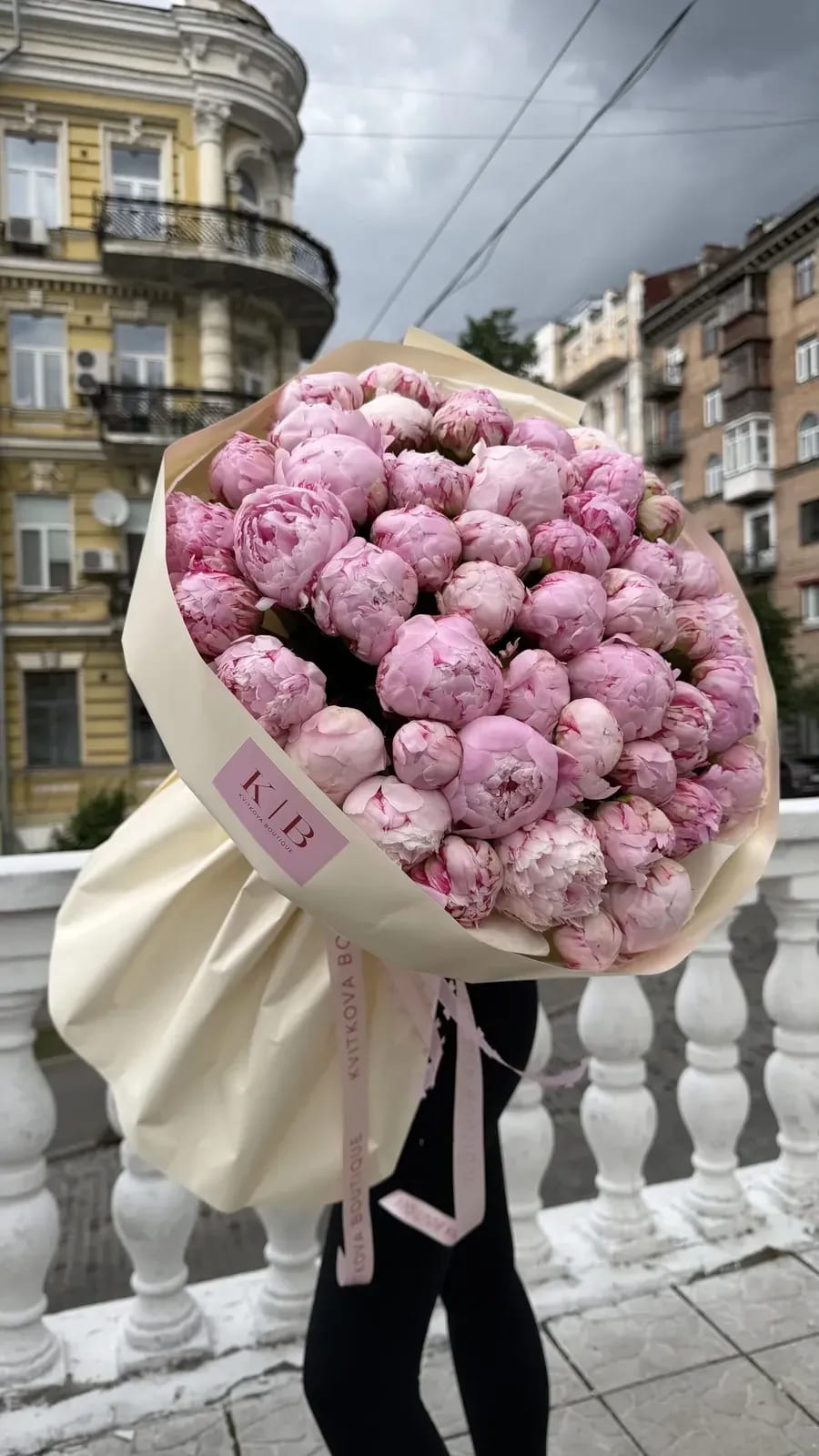 Насичено рожеві Півонії