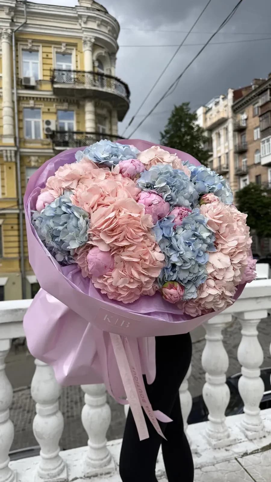 Гортензії та півонії